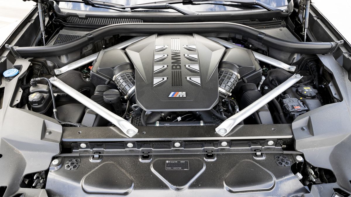 BMW končí s výrobou spalovacích motorů v Německu